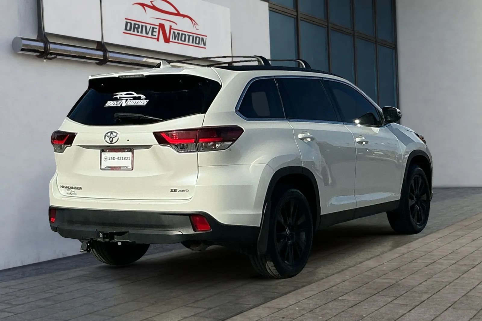 Used 2019 Toyota Highlander SE image 4