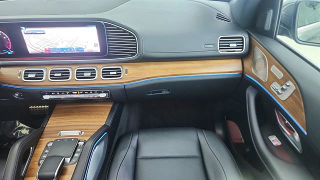 Used 2025 Mercedes-Benz GLS 450 4MATIC image 44