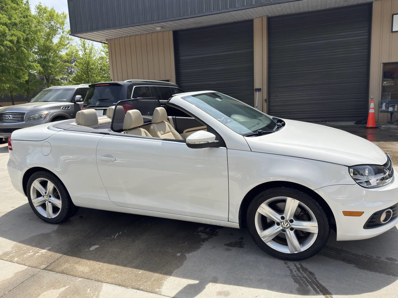 Used 2012 Volkswagen Eos Lux FWD image 7