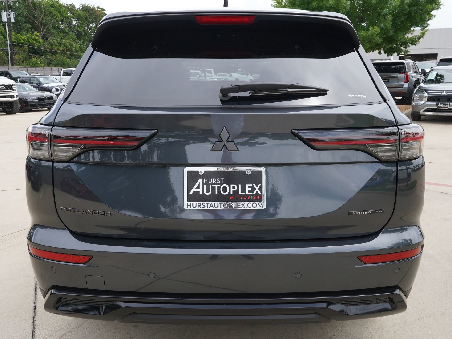 New 2026 Mitsubishi Outlander LE AWD/4WD image 4