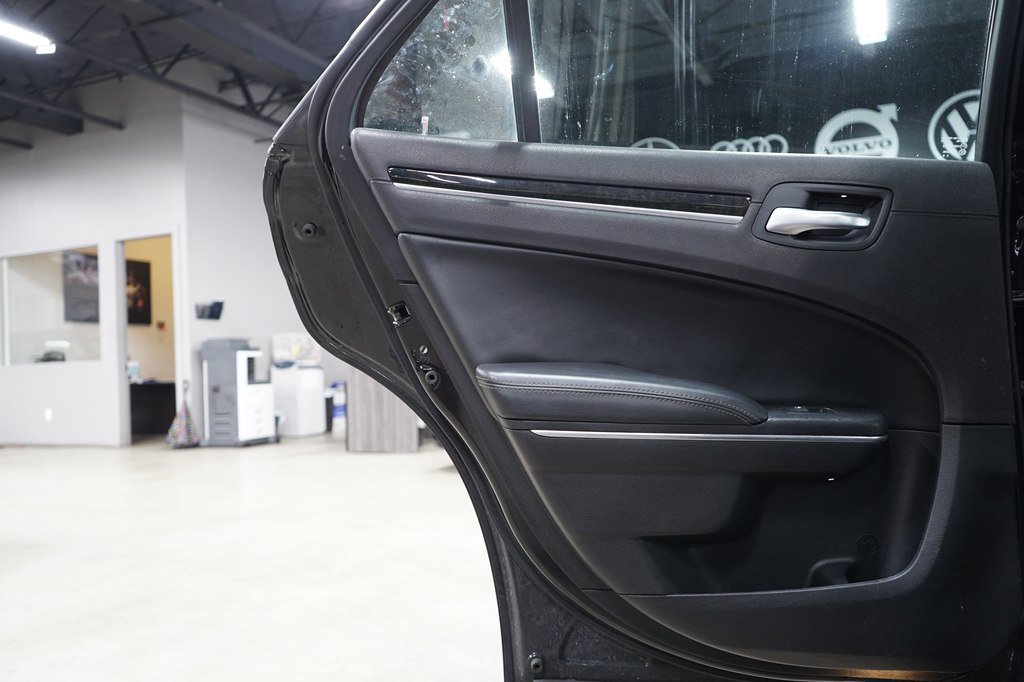 Used 2017 Chrysler 300 C RWD image 13