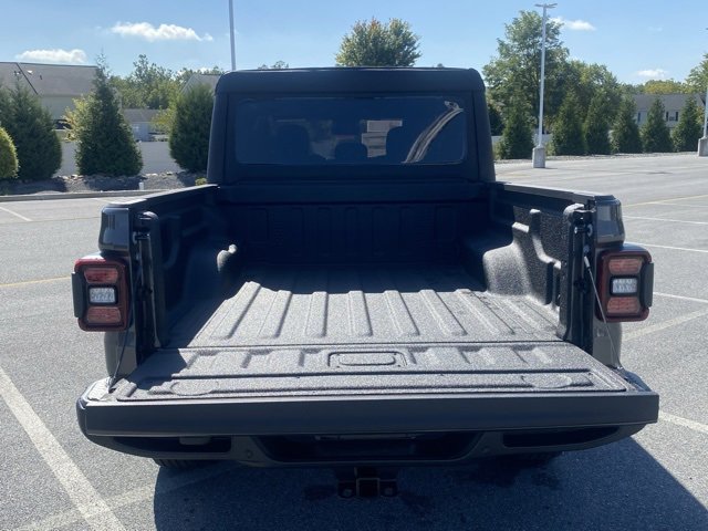 New 2025 Jeep Gladiator Sport image 7