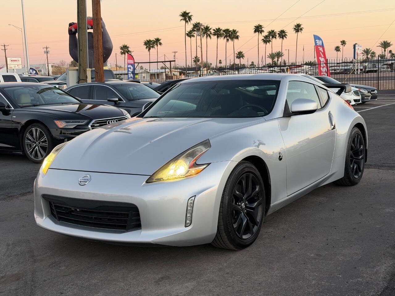 Used 2019 Nissan 370Z Coupe image 2