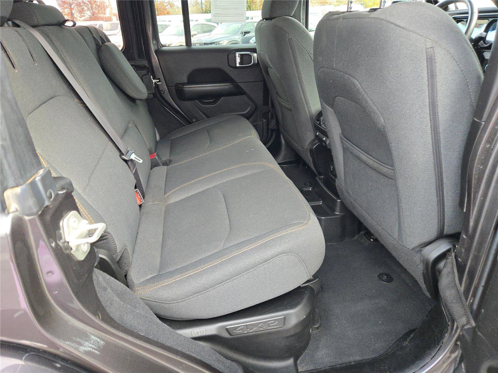 Used 2024 Jeep Wrangler Sahara image 11