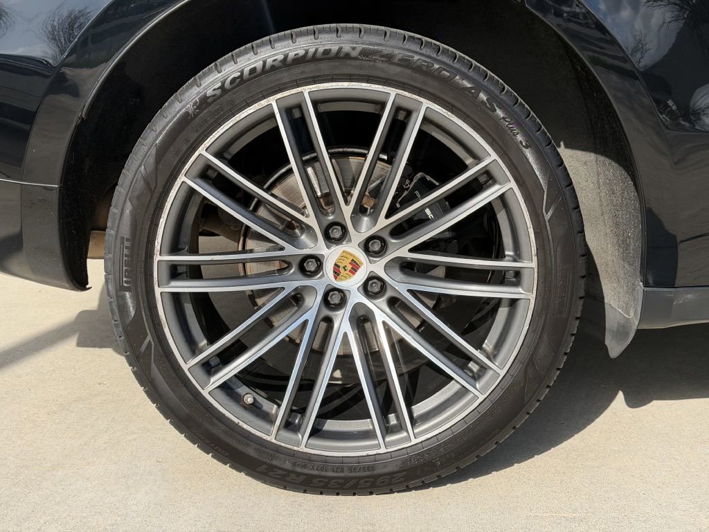 Used 2020 Porsche Macan AWD/4WD image 18