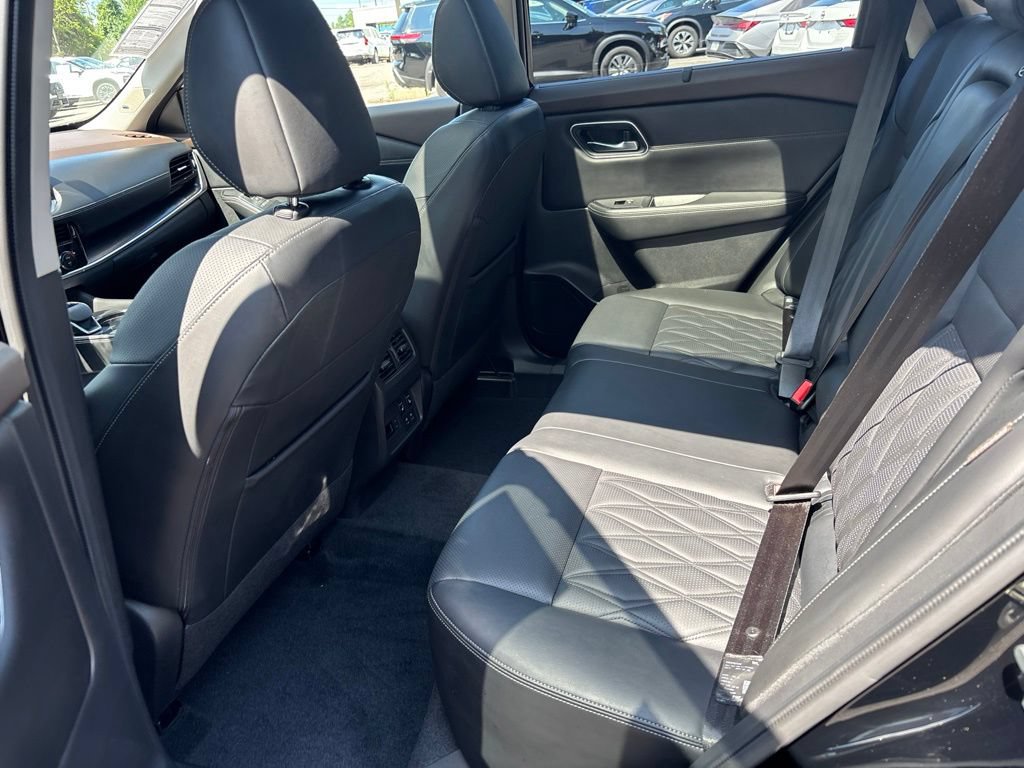 Certified 2023 Nissan Rogue Platinum w/ Platinum Premium Package AWD/4WD image 16