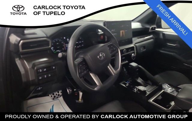Used 2025 Toyota Tacoma TRD Sport image 9