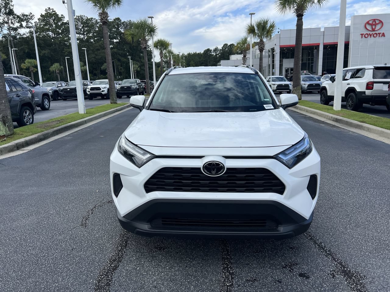 Used 2025 Toyota RAV4 XLE AWD/4WD image 3