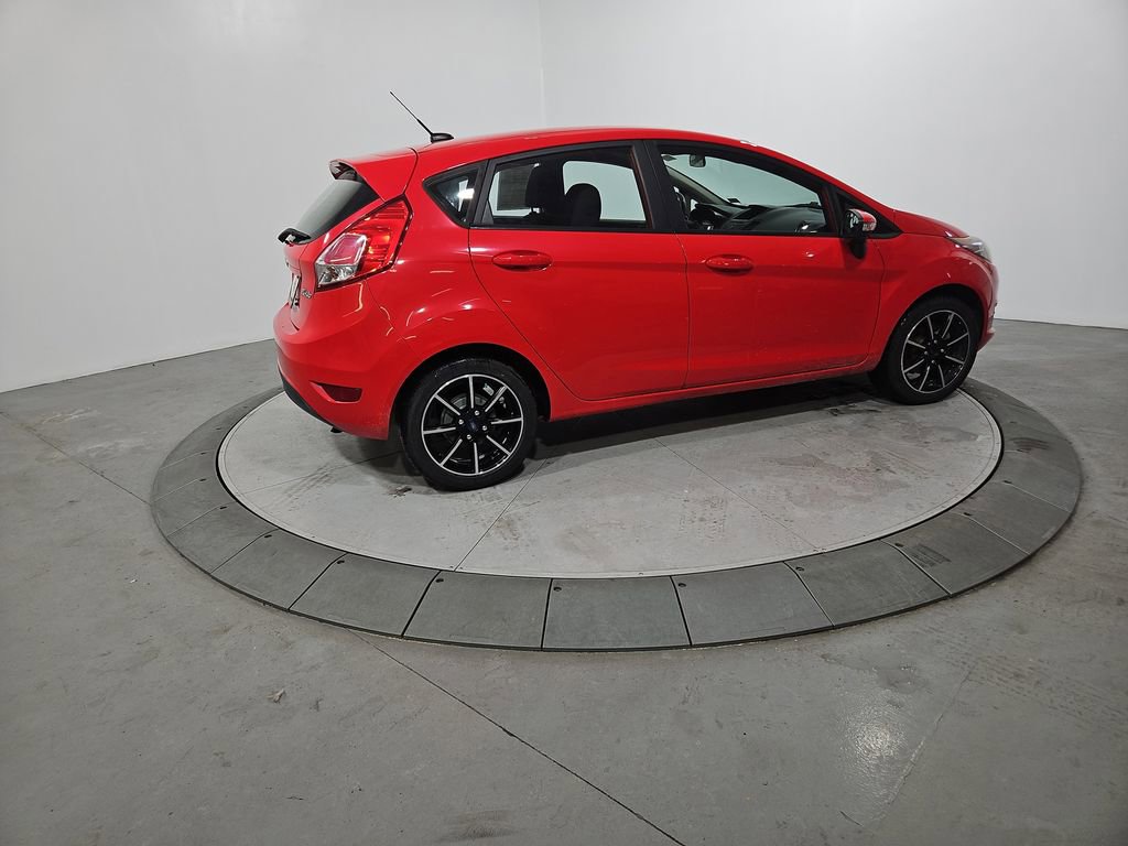 Used 2015 Ford Fiesta SE image 5