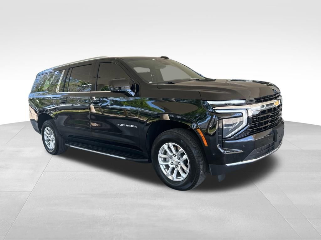 Used 2025 Chevrolet Suburban LS RWD image 2