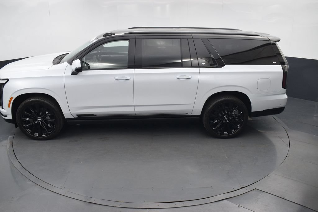 Certified 2026 Cadillac Escalade ESV Platinum Sport w/ LPO, ONYX Package AWD/4WD image 43