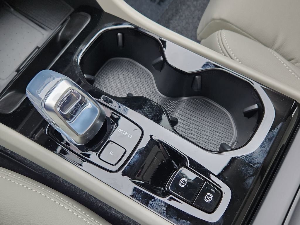 New 2026 Volvo XC40 B5 Plus w/ Protection Package Premier image 11