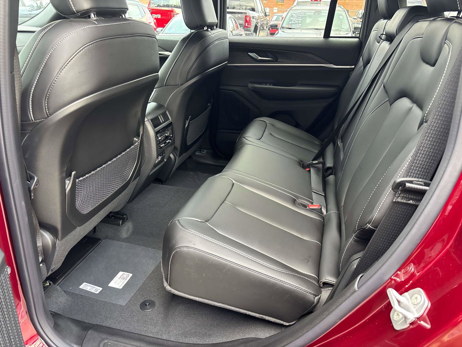 New 2025 Jeep Grand Cherokee Limited w/ Black Appearance Package image 6