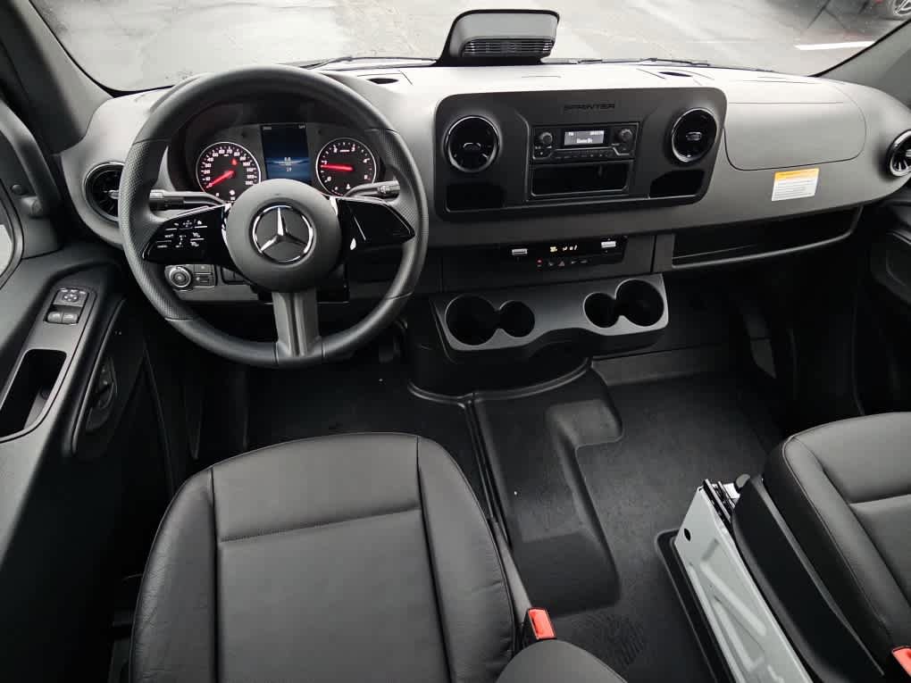 Used 2025 Mercedes-Benz Sprinter 2500 image 11