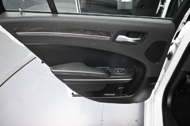 Used 2022 Chrysler 300 Touring L w/ Popular Equipment Group AWD/4WD image 29