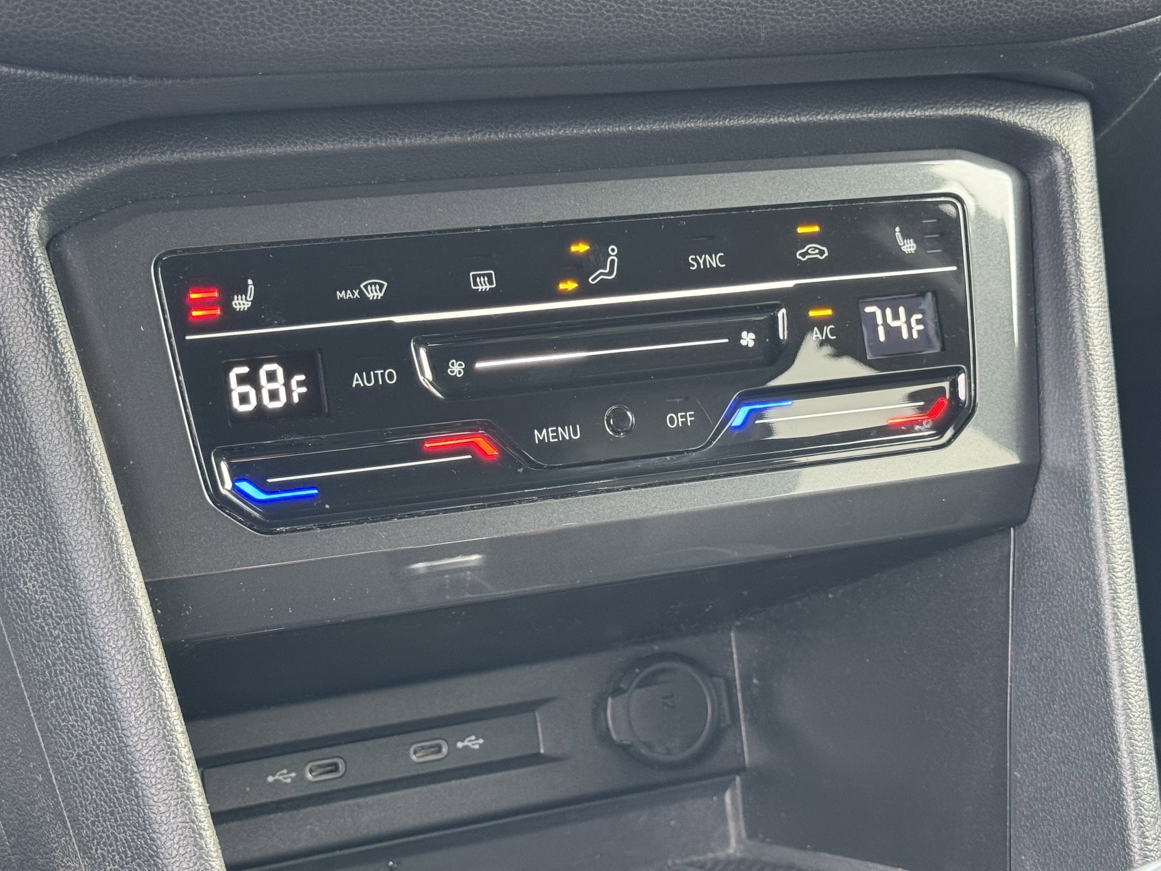 Certified 2023 Volkswagen Tiguan SE R-Line image 28