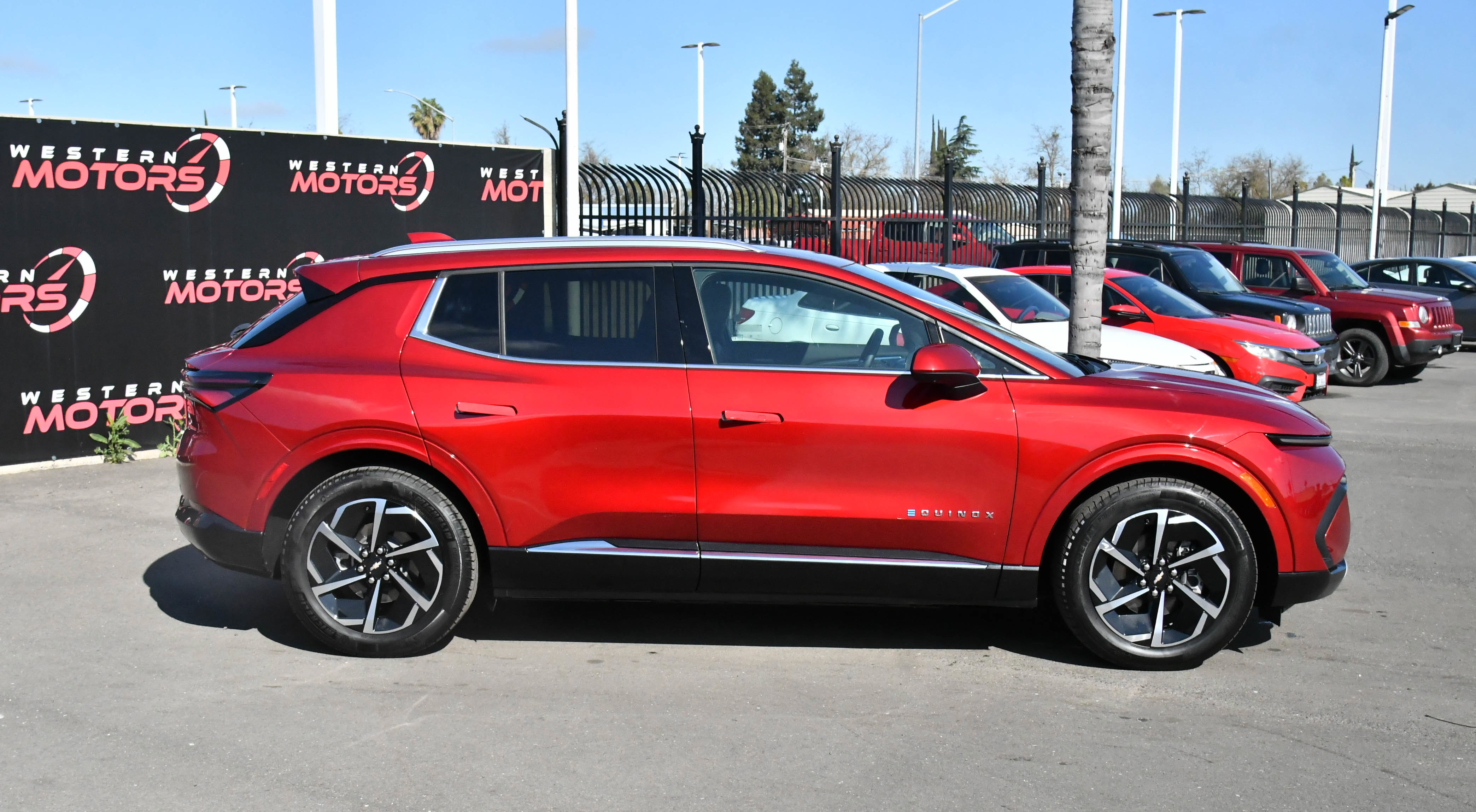 Used 2024 Chevrolet Equinox EV LT w/ LPO, Trailering Package image 9