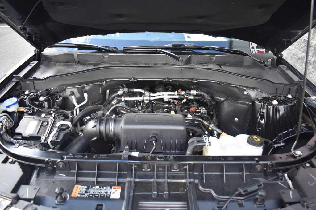 Used 2024 Ford Explorer XLT w/ Equipment Group 202A AWD/4WD image 27