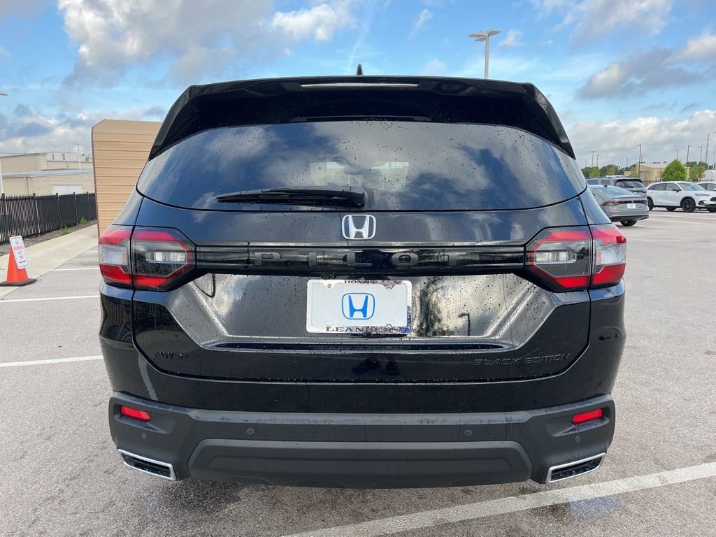 Certified 2025 Honda Pilot Black Edition image 5