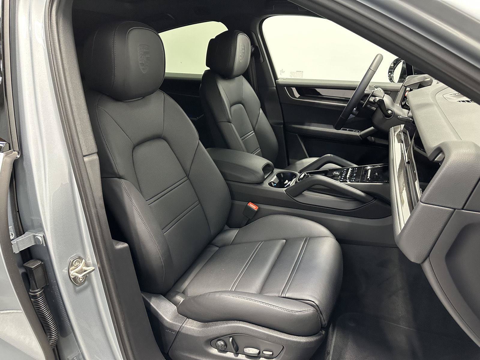 New 2026 Porsche Cayenne Coupe AWD/4WD image 45