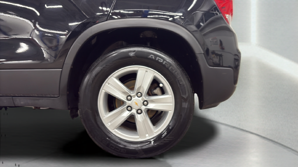 Used 2019 Chevrolet Trax LT w/ LT Convenience Package AWD/4WD image 28