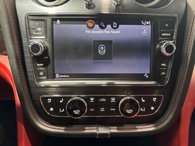 Used 2017 Bentley Bentayga image 76