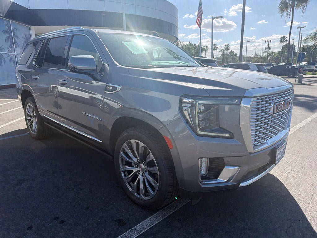Used 2021 GMC Yukon Denali w/ Denali Premium Package AWD/4WD image 4