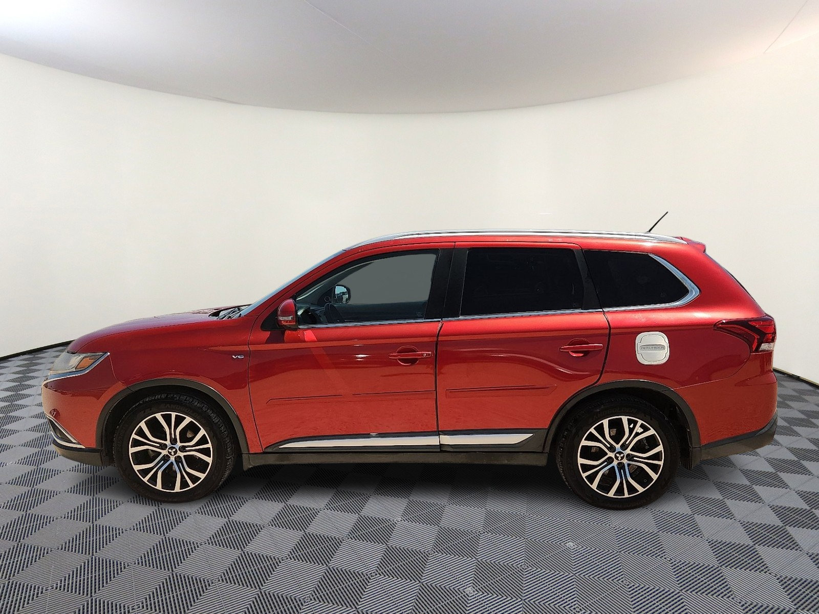 Used 2016 Mitsubishi Outlander GT AWD/4WD image 2