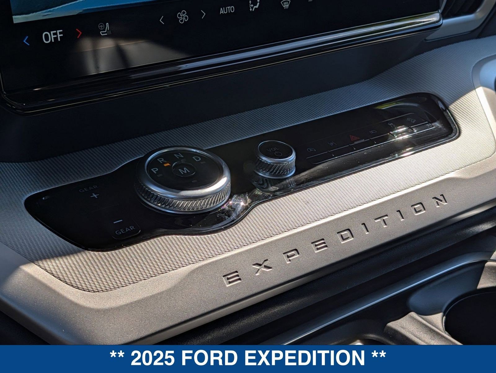 Certified 2025 Ford Expedition Active image 36