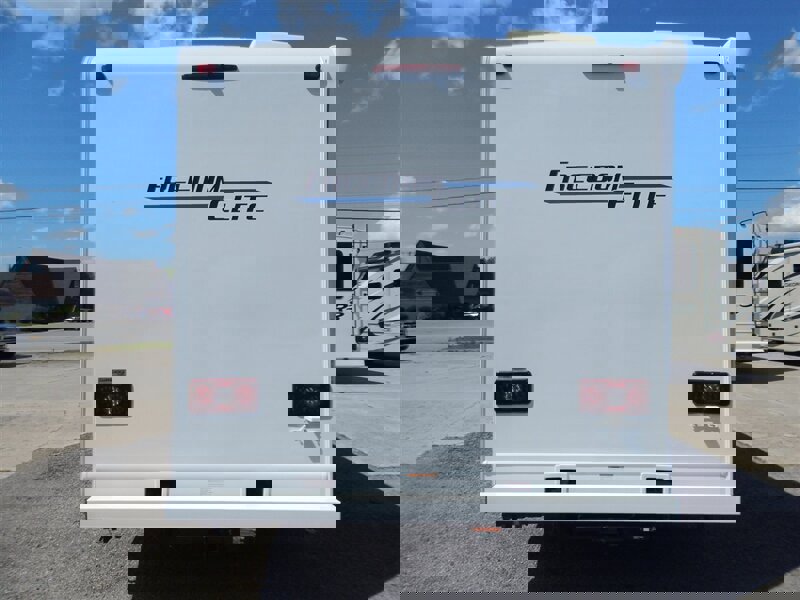 Used 2022 Ford E-450 and Econoline 450 Super Duty w/ Motorhome Prep Package image 8