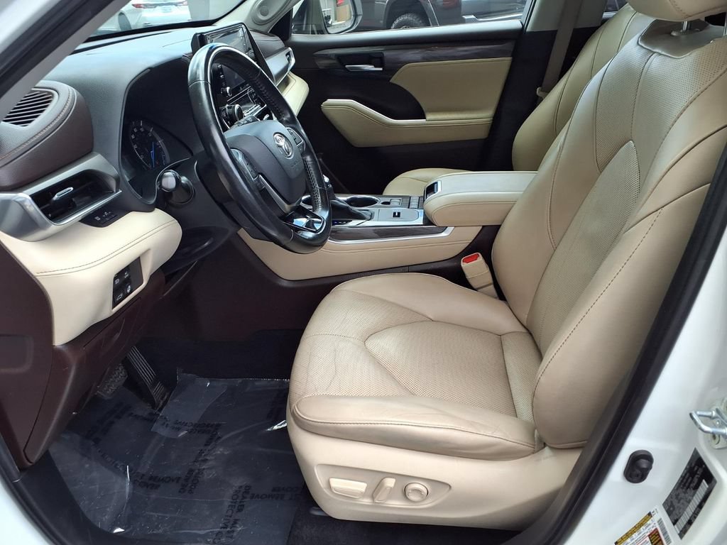 Used 2020 Toyota Highlander Limited FWD image 15