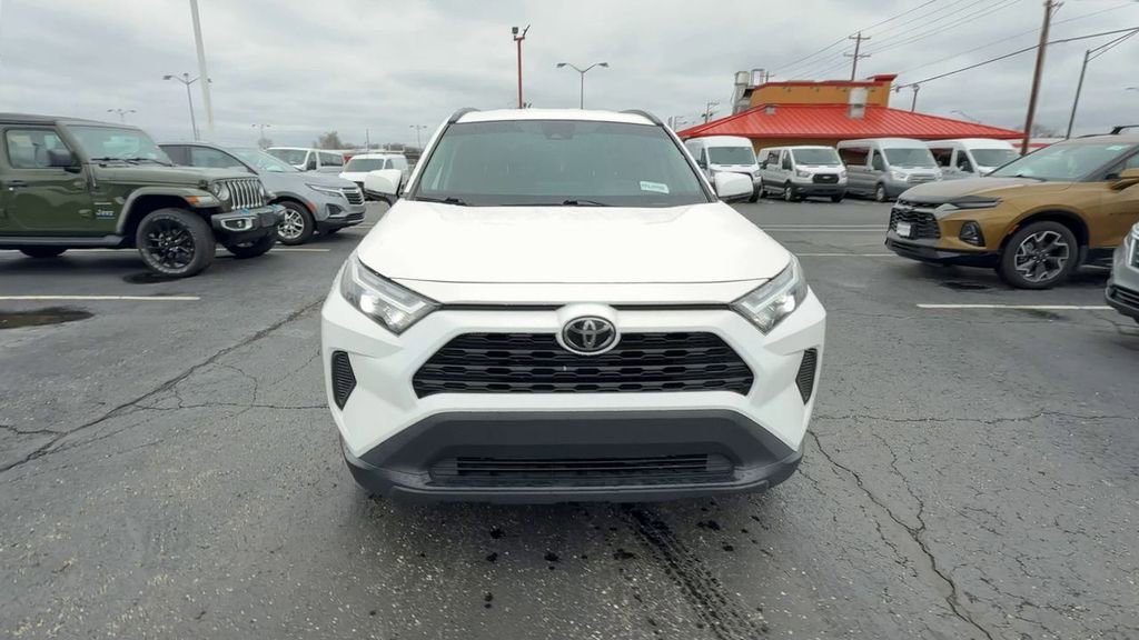 Used 2022 Toyota RAV4 XLE AWD/4WD image 3