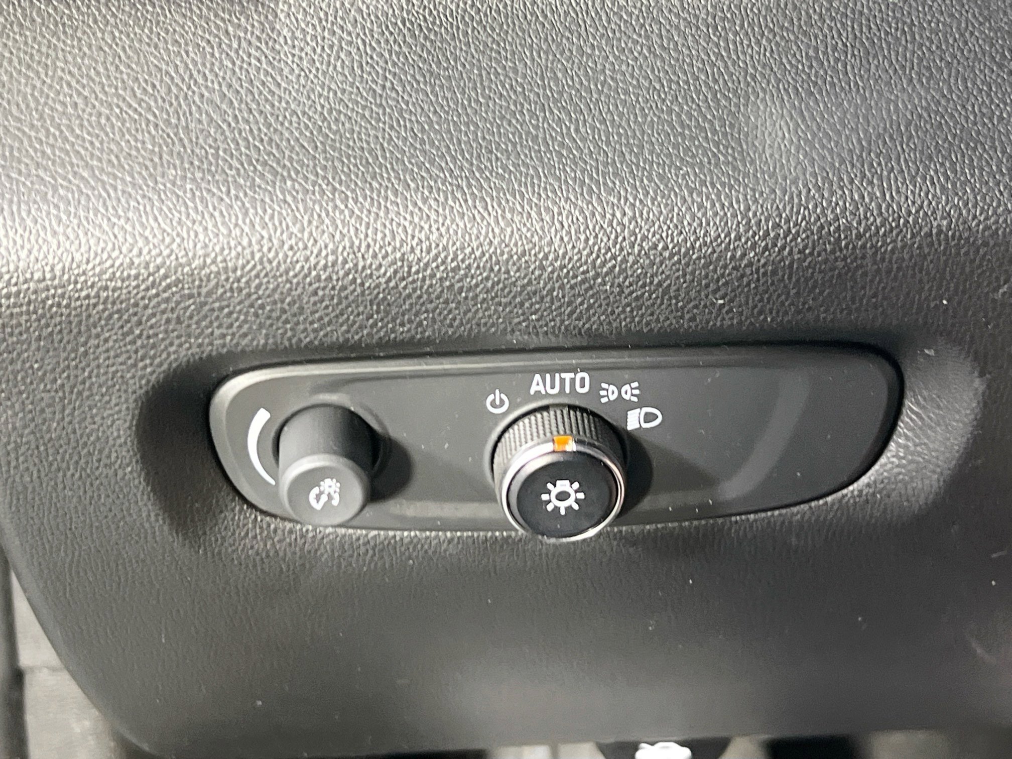 Used 2022 Chevrolet Traverse LT w/ LT Premium Package image 10