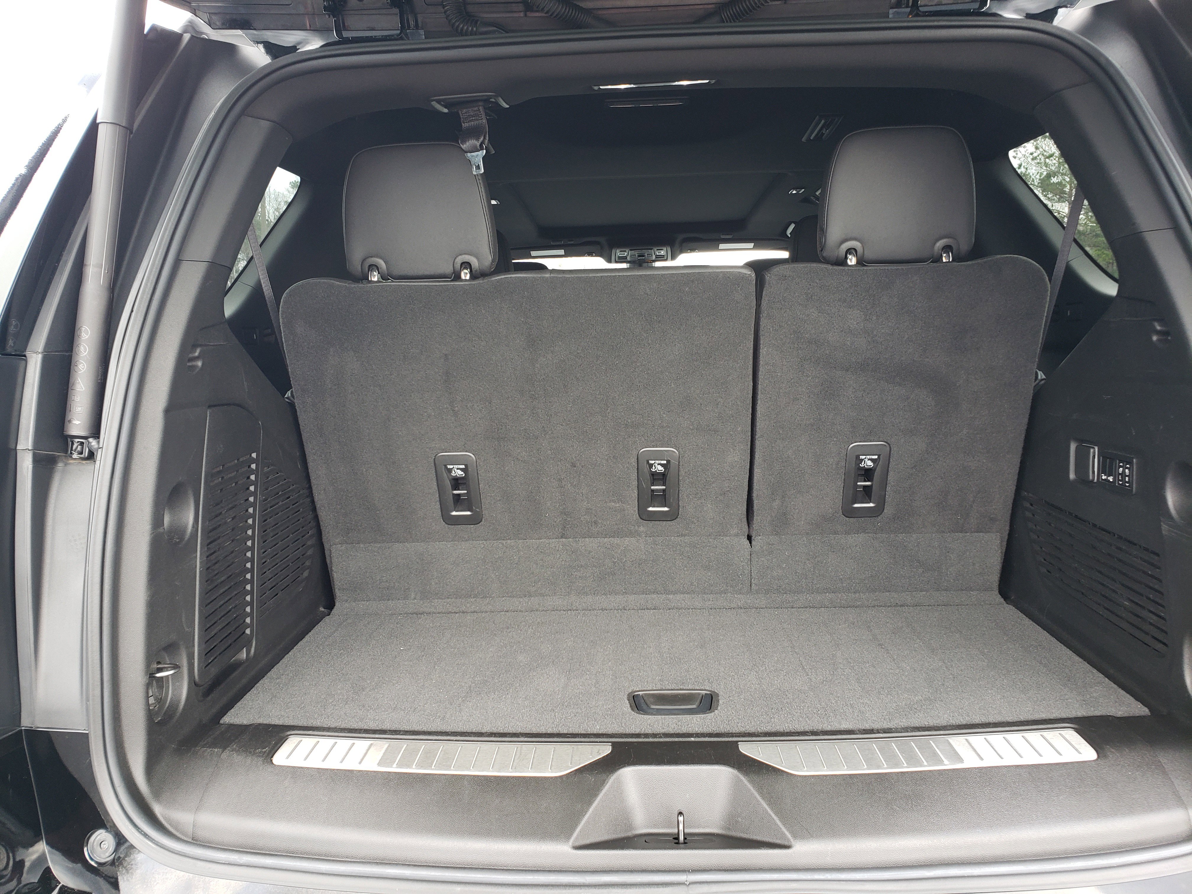 Used 2022 Chevrolet Tahoe High Country image 11