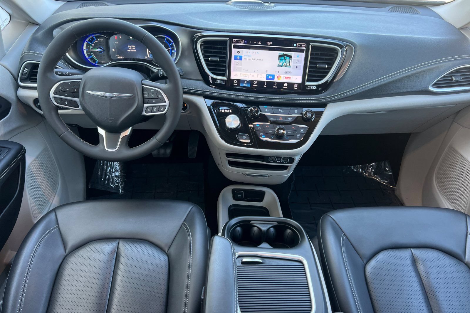 Used 2024 Chrysler Pacifica Limited FWD image 17
