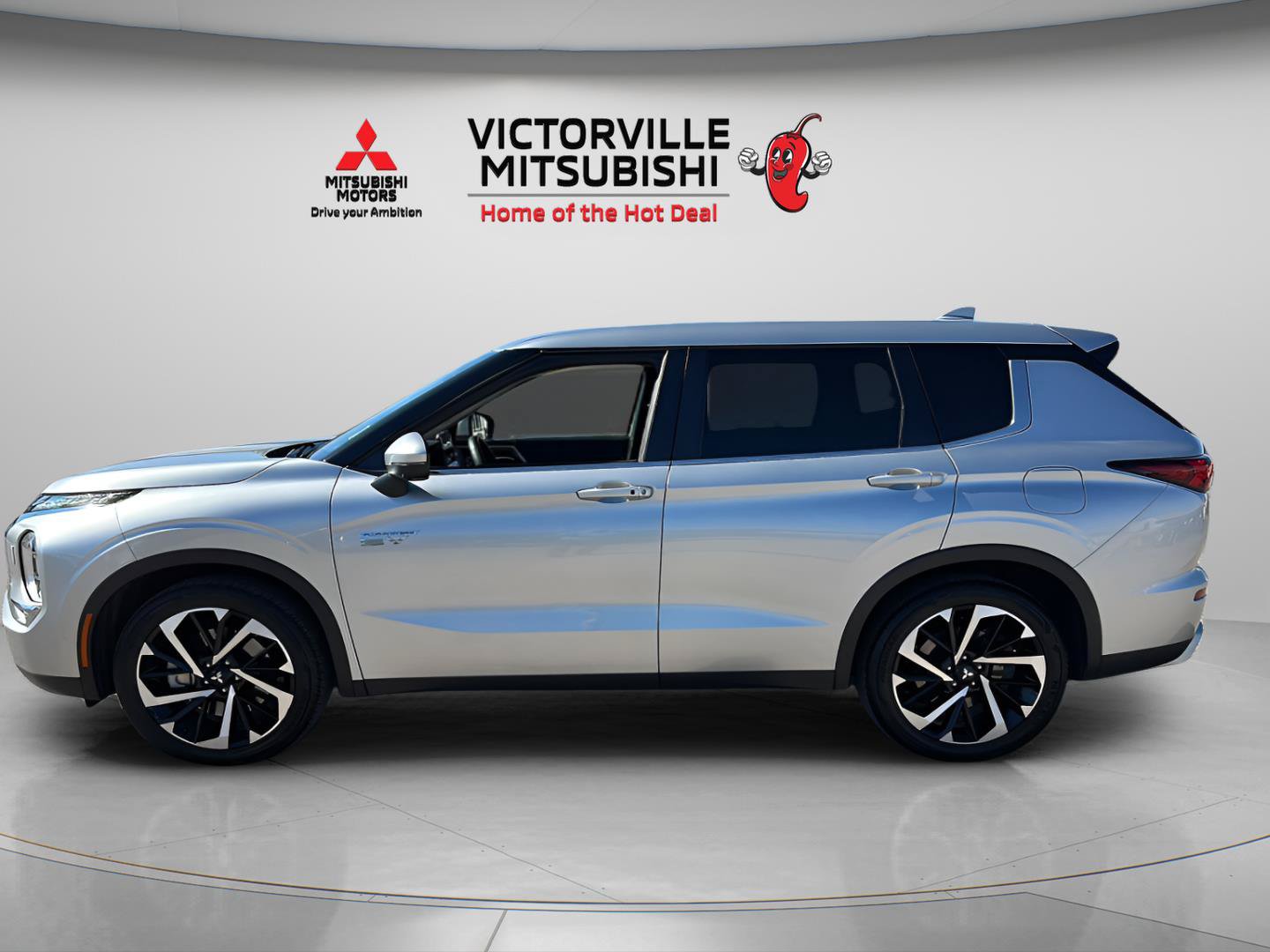 Used 2023 Mitsubishi Outlander 4WD Plug-In Hybrid image 6