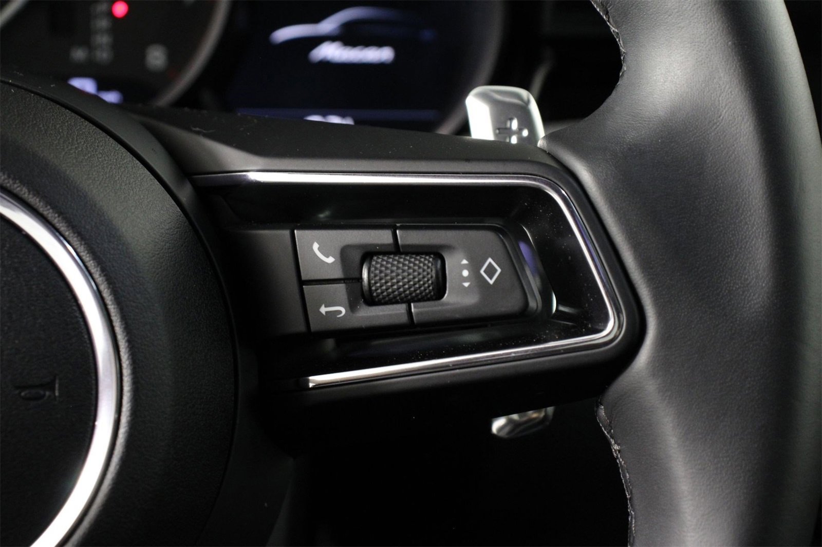 Used 2025 Porsche Macan image 15