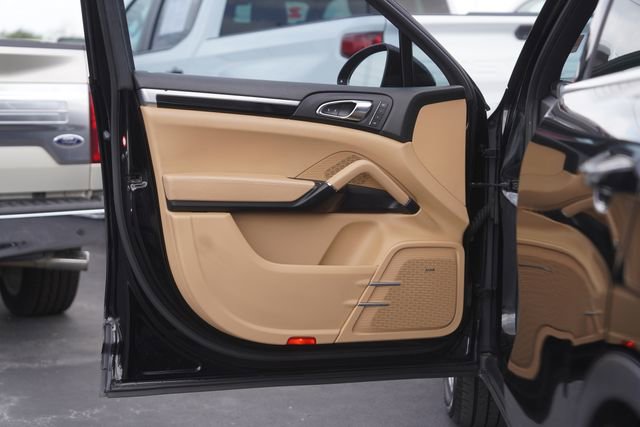 Used 2016 Porsche Cayenne image 31