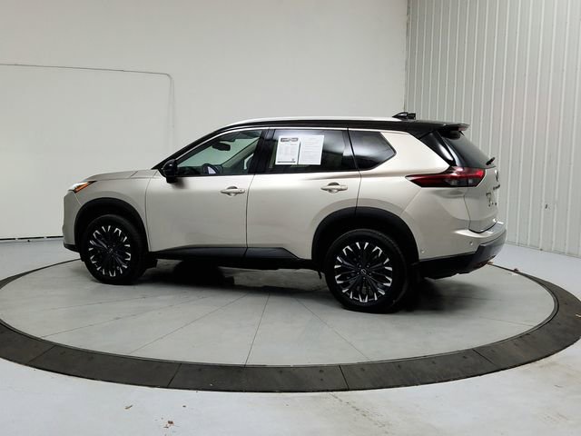 Used 2025 Nissan Rogue SL w/ Tech Package image 5