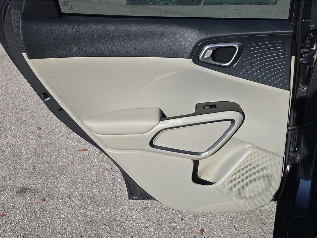 Used 2021 Kia Soul EX image 11