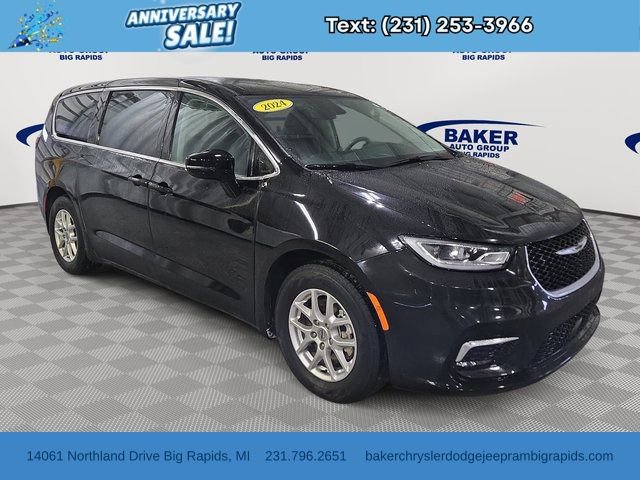 Used 2024 Chrysler Pacifica Touring-L image 1