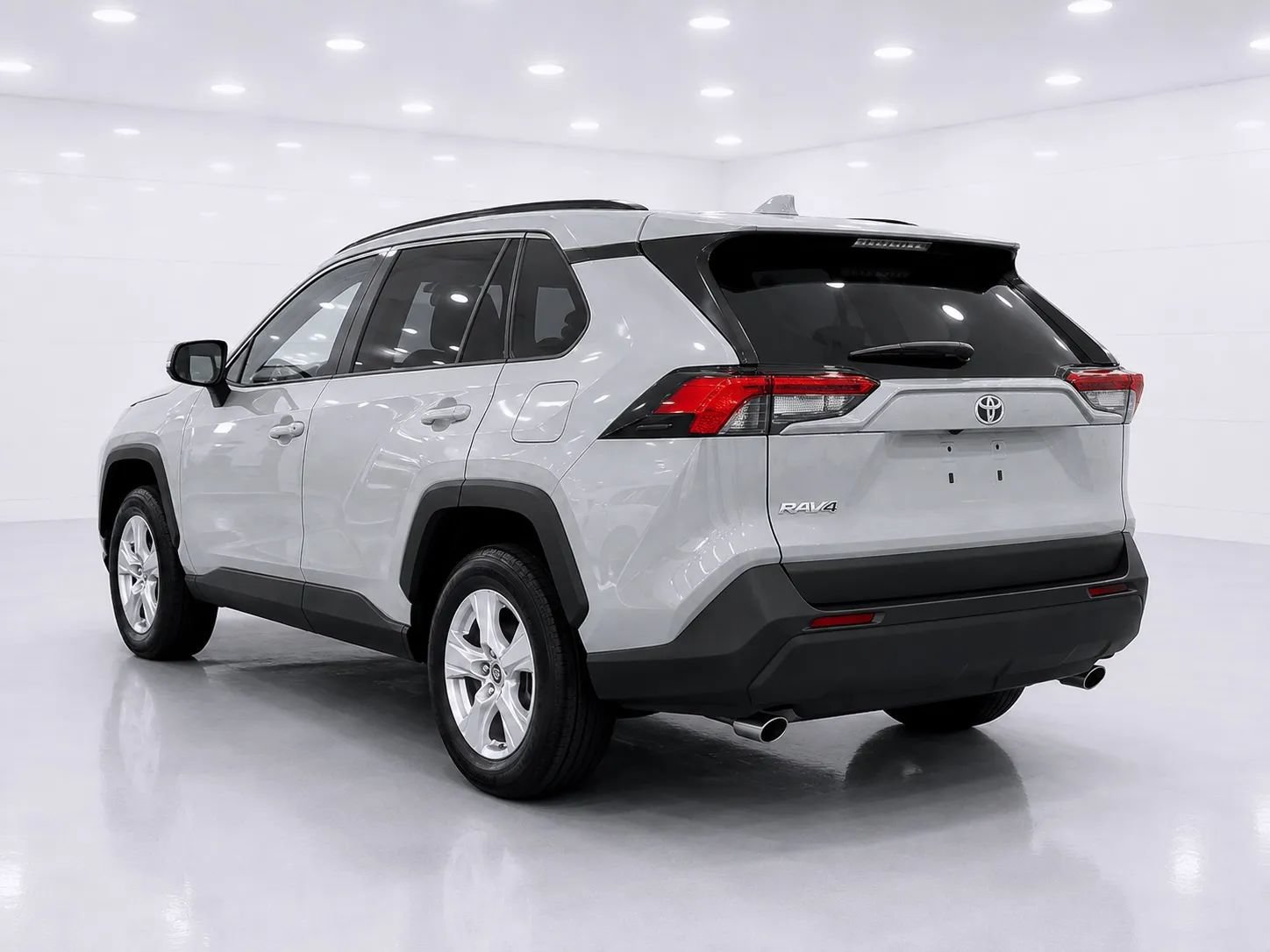 Used 2023 Toyota RAV4 XLE AWD/4WD image 3
