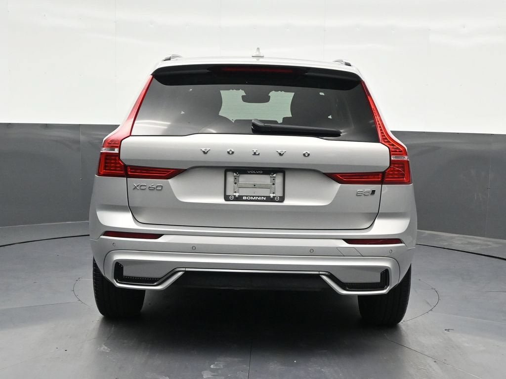Certified 2024 Volvo XC60 B5 Core AWD/4WD image 5