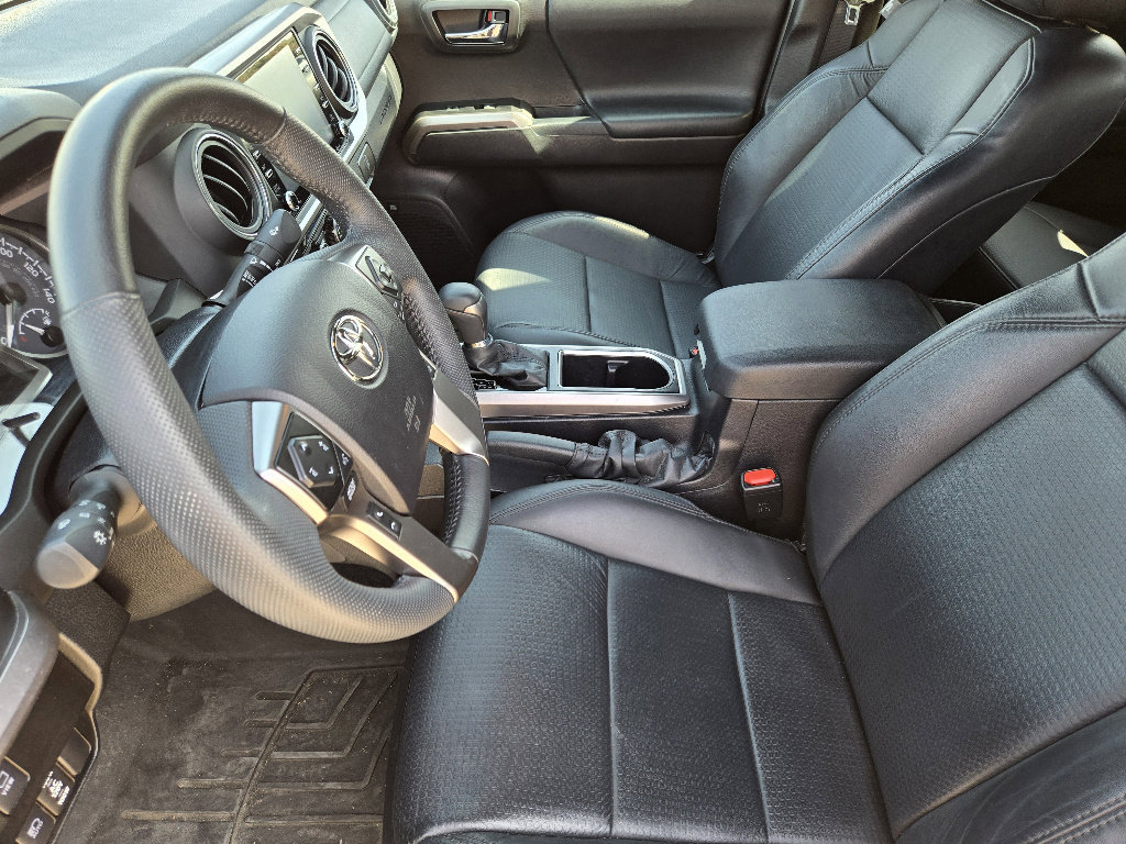 Used 2022 Toyota Tacoma Limited w/ Nightshade Package image 18