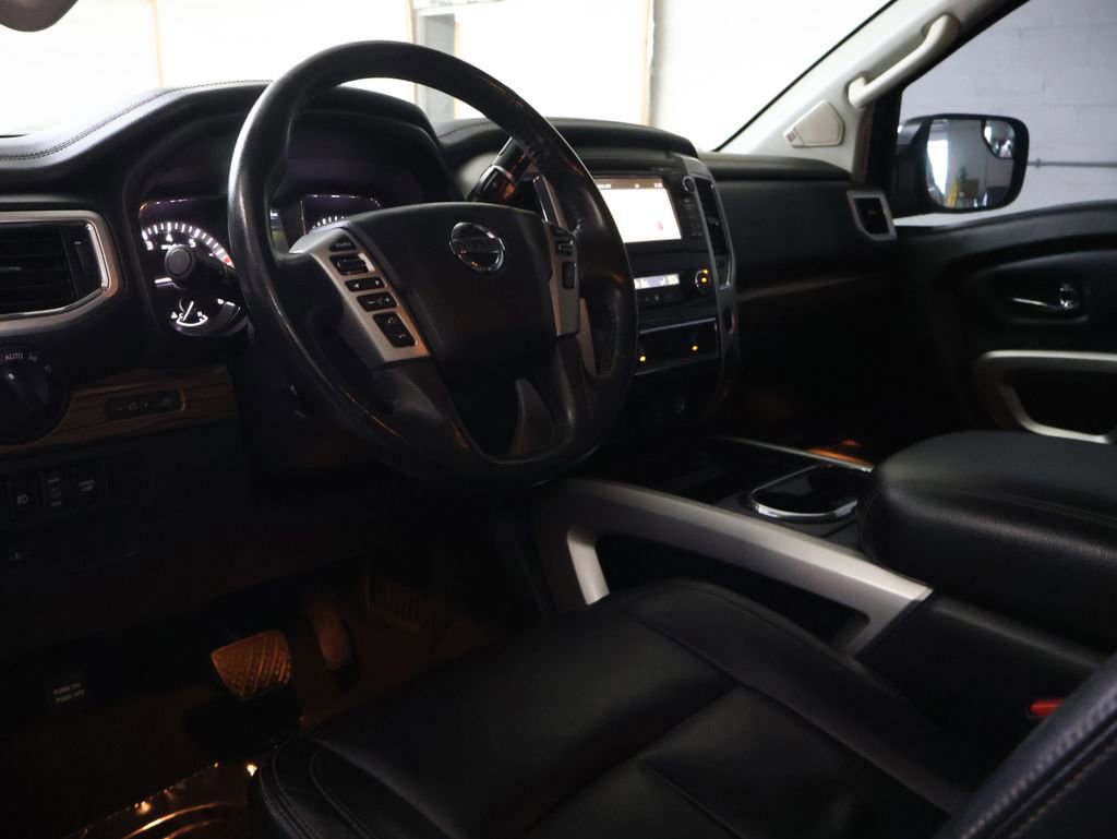 Used 2017 Nissan Titan SL image 18