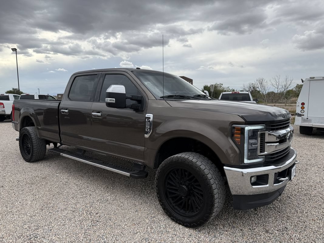 Used 2017 Ford F250 XLT w/ XLT Premium Package AWD/4WD image 1
