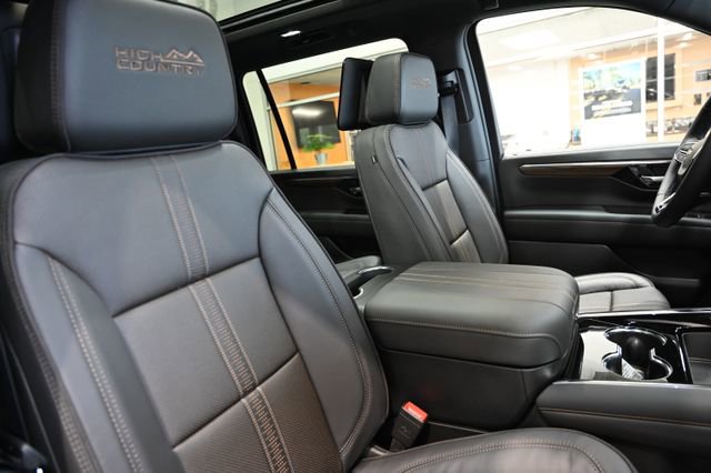 New 2026 Chevrolet Suburban High Country AWD/4WD image 10