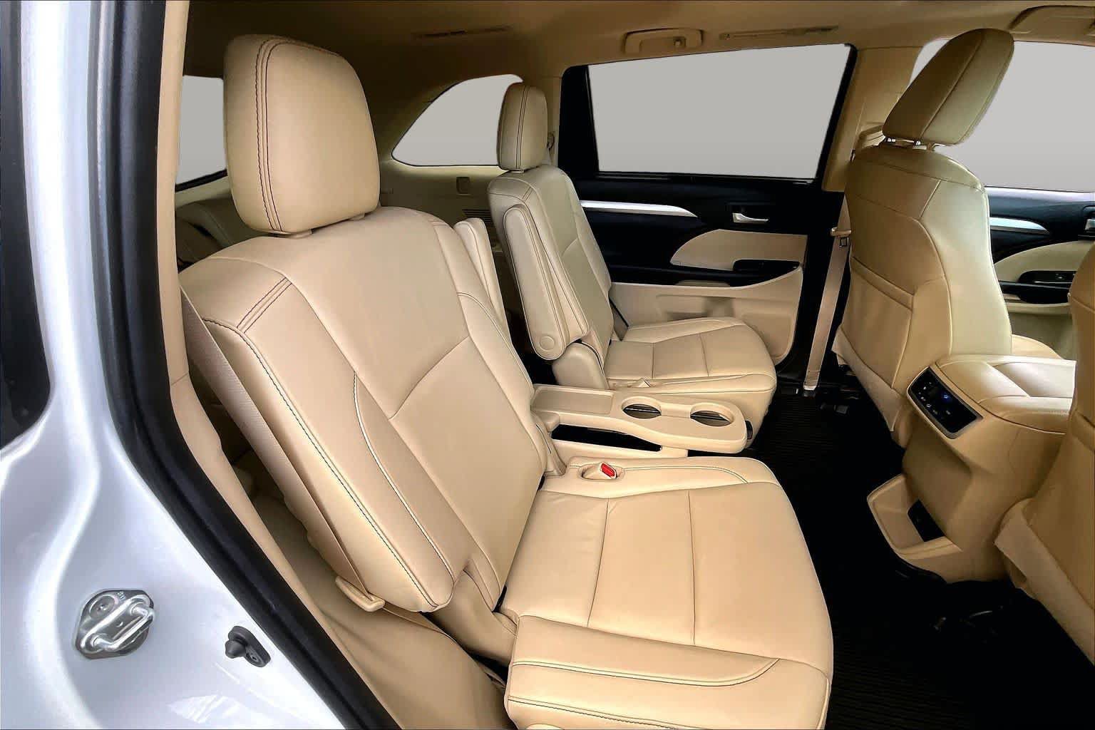 Used 2019 Toyota Highlander XLE AWD/4WD image 19