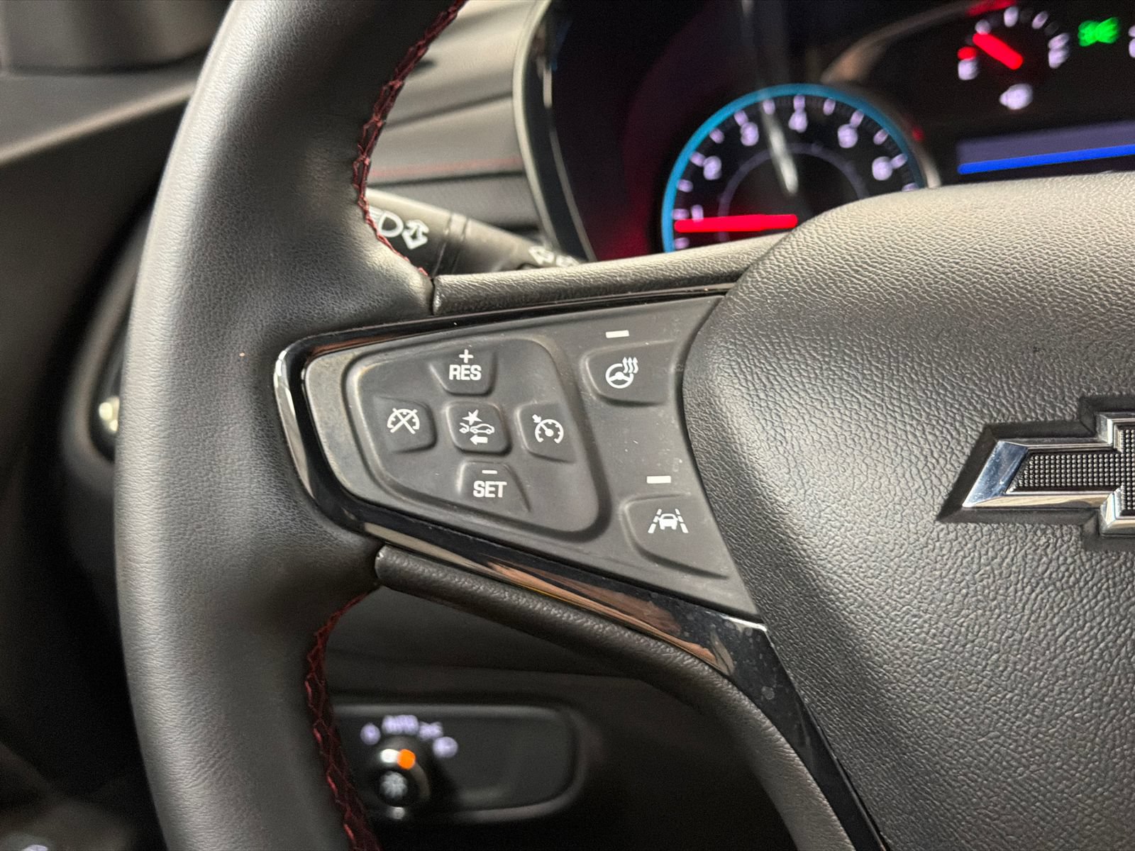 Used 2023 Chevrolet Equinox RS FWD image 23