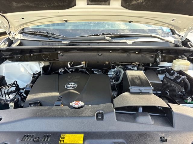 Used 2018 Toyota Highlander XLE image 28